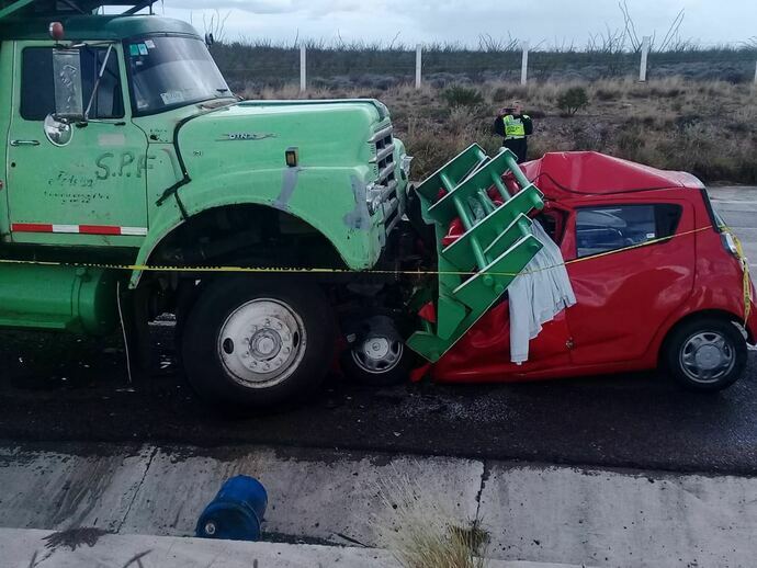 Muere Joven Al Chocar De Frente Con Cami N En La Carretera A Parral