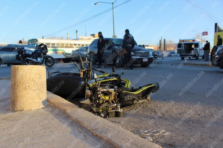 Corta El Paso Y Choca A Motociclista En Avenida De Los Aztecas