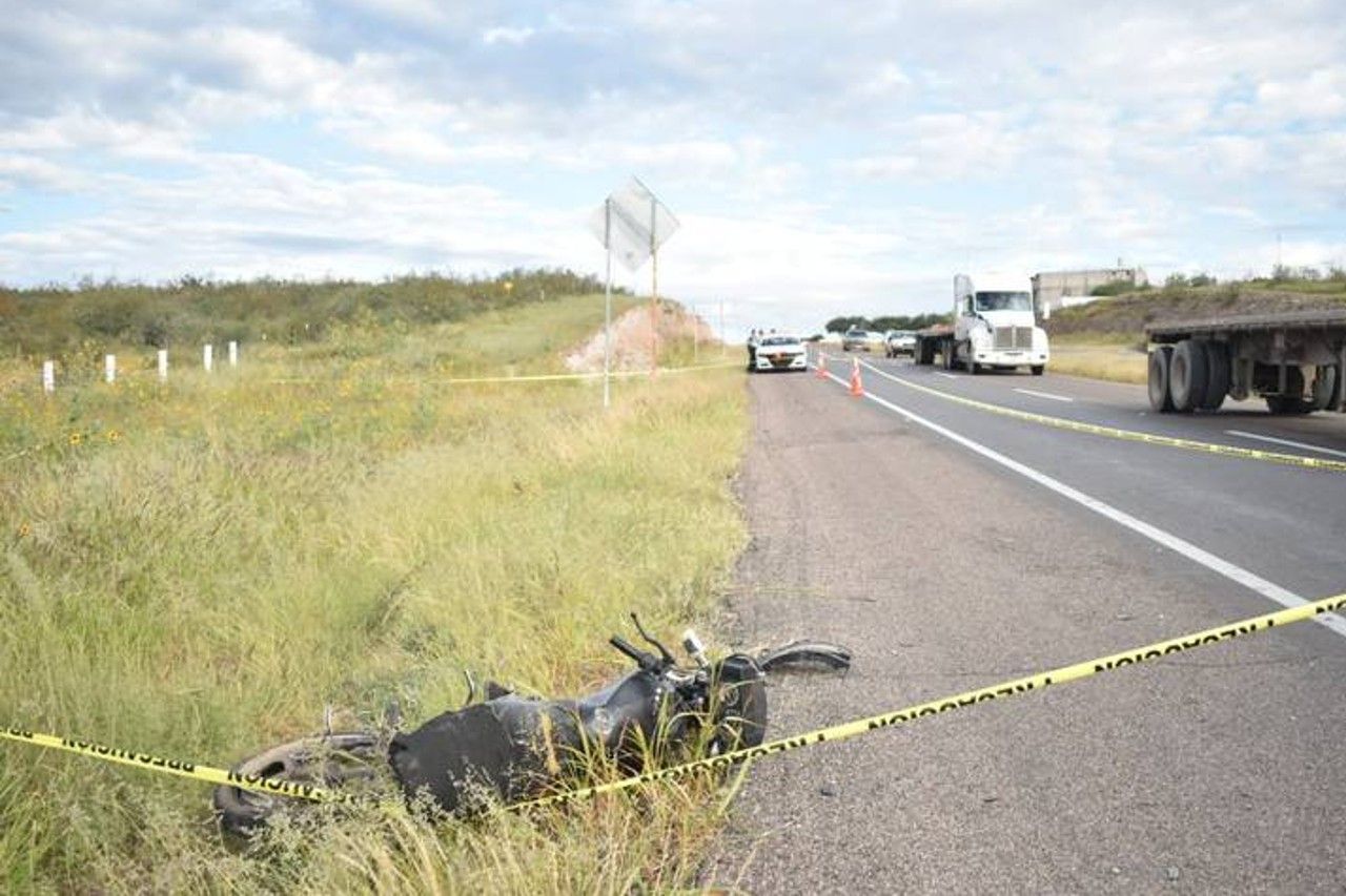 Muere motociclista tras ser arrollado en la carretera Juárez Chihuahua