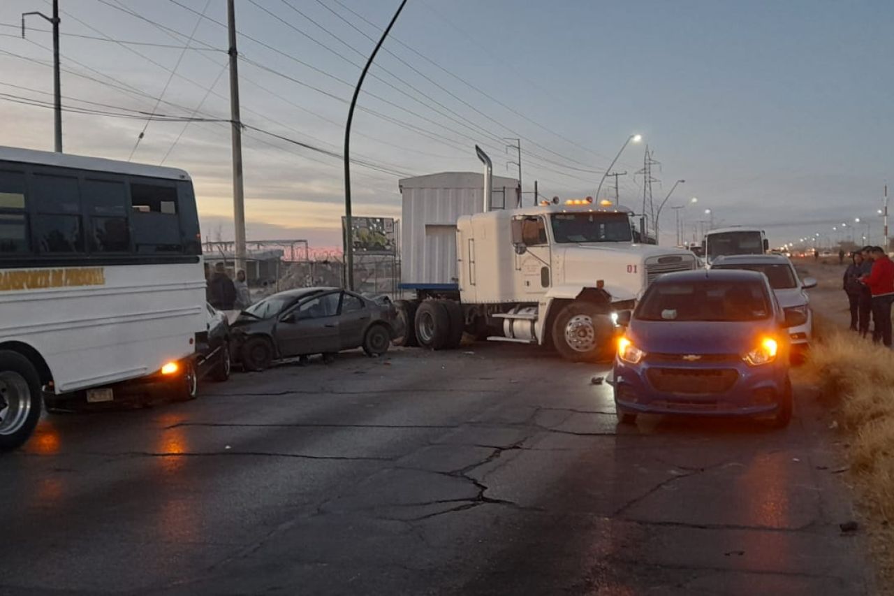 Se Queda Sin Frenos Y Provoca Carambola En Eje Vial