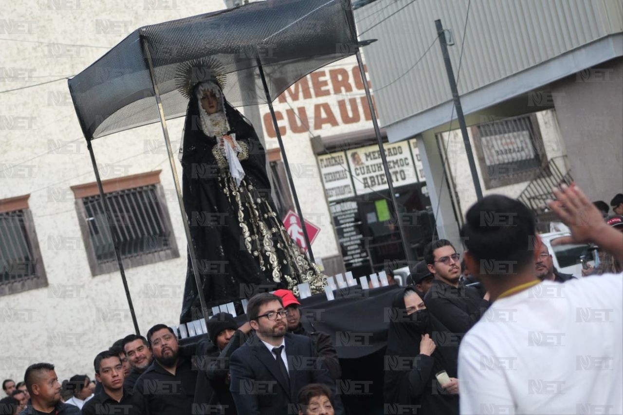 Realizan fieles católicos la procesión del Silencio en el Centro