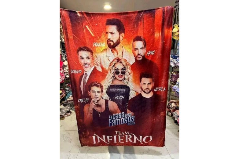 Lanzan La Cobija Del Team Infierno De La Casa De Los Famosos