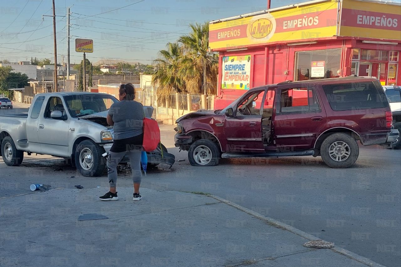 Se Mete En Sentido Contrario Y Choca De Frente A Camioneta