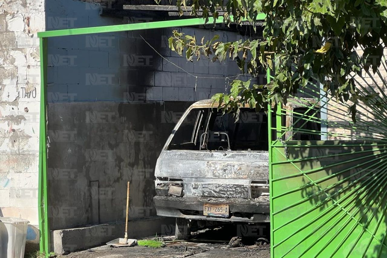 Video Corto Circuito Provoca Incendio En Camioneta