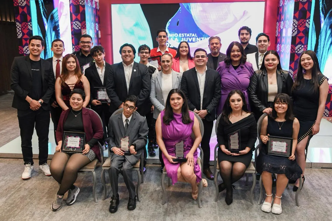 Entregan El Premio Estatal De La Juventud