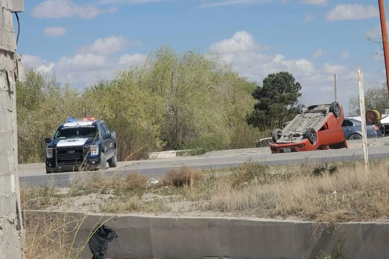 Pierde El Control Y Vuelca En La Colonia Guilas De Zaragoza