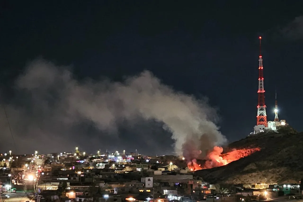 Arde Basura Y Maleza En Cerro De La Colonia Galeana