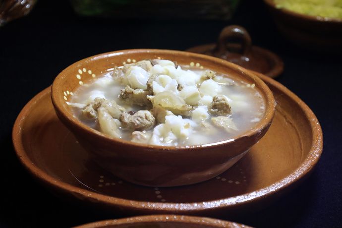 Pozole de pollo, una opción 'sin rebote' en fiestas patrias