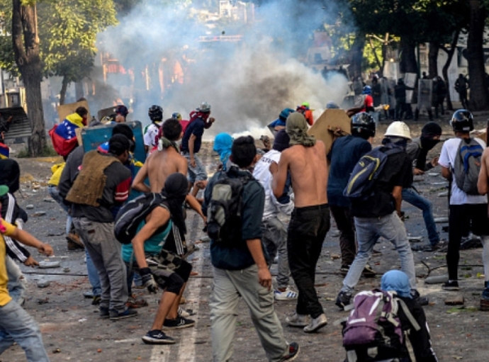 Arrecian protestas en Venezuela ante crisis