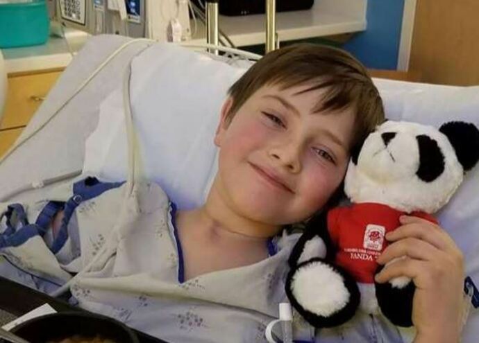 Muere niño de 8 años tras caerse de 'bici' y contraer la bacteria