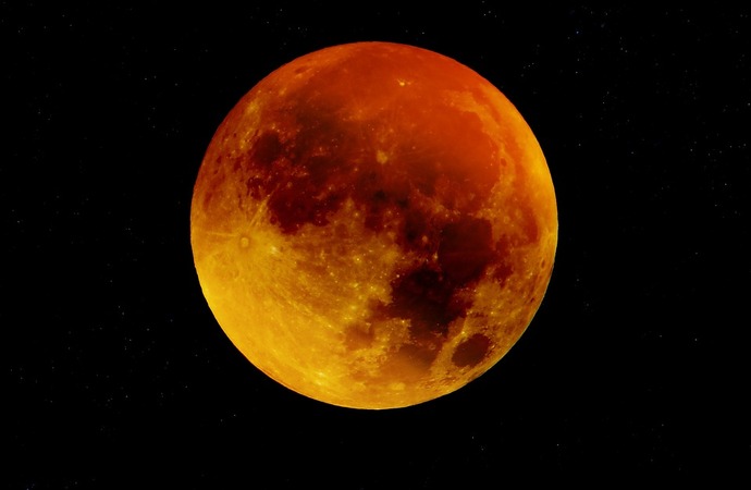 Se registra esta madrugada “increíble” fenómeno lunar