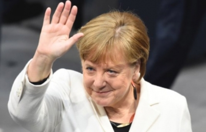 Angela Merkel recibe apoyo de Francia para dirigir la UE