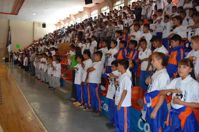 Mil 300 niños se graduaron del Programa DARE Cuauhtémoc