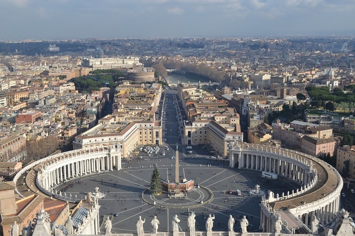 Dimite jefe de seguridad del Vaticano tras caso de fraudes