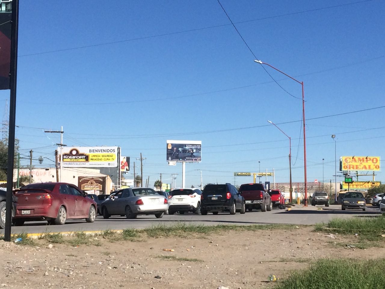 Fila de más de 2 horas para cruzar por puente Zaragoza