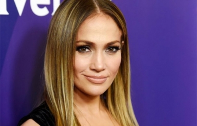 Prohíben película de Jennifer Lopez, 'Hustlers' por ser 'obscena'
