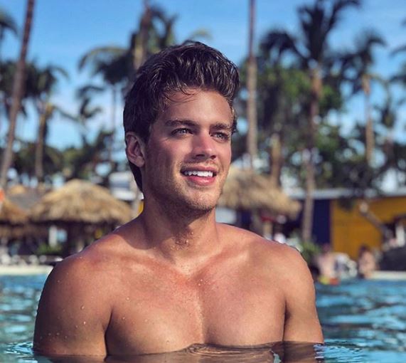 Polo Morín publica foto desnudo