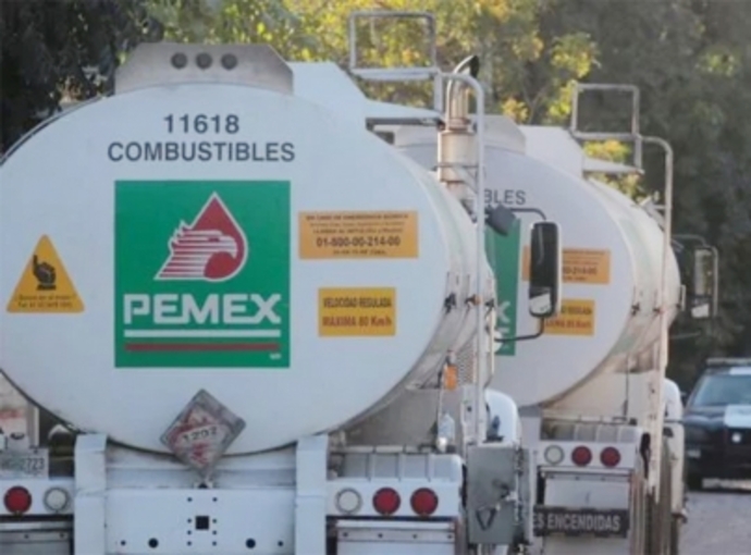 Vinculan a proceso a exfuncionario de Pemex por compra irregular de pipas