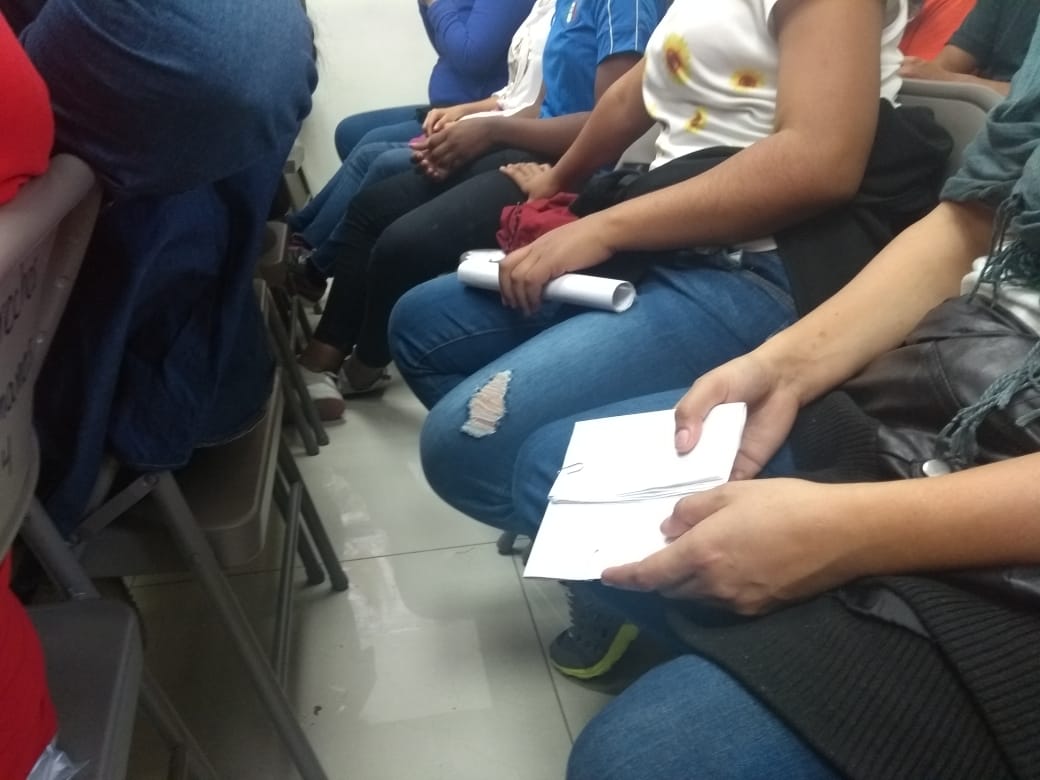 Migrantes intentan tramitar licencia de conducir en Juárez