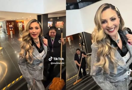 Critican a Mariana Ochoa por pasar y pisar escaleras que trapeaba una mujer