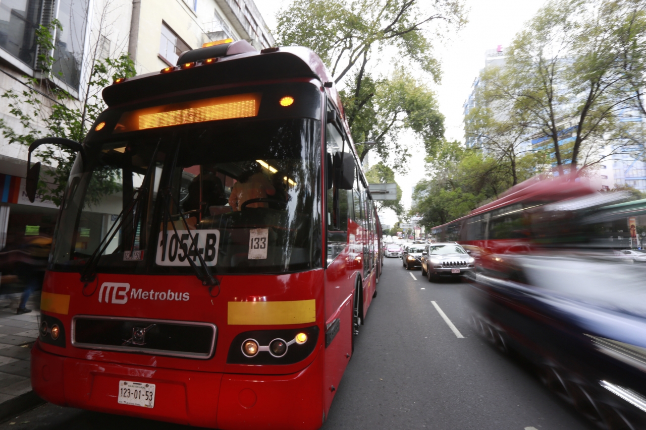 Interrumpirá Metrobús servicio en algunas estaciones por desfile