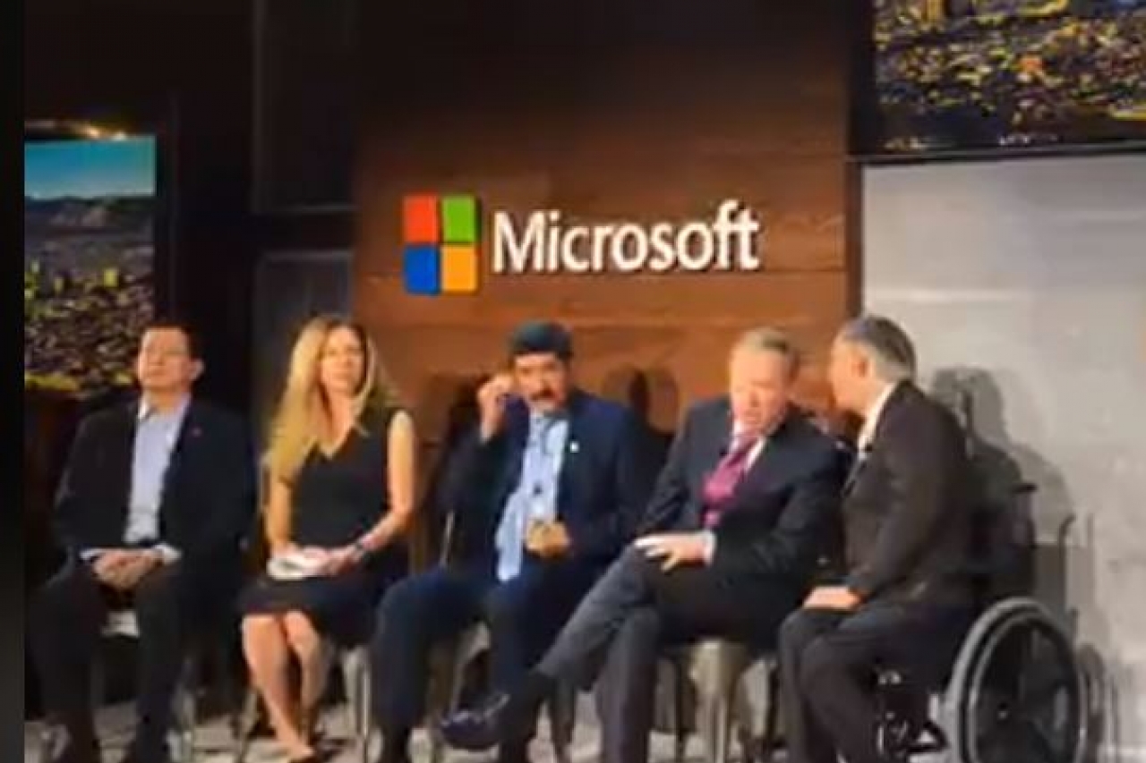Se reúne Corral con presidente de Microsoft en El Paso