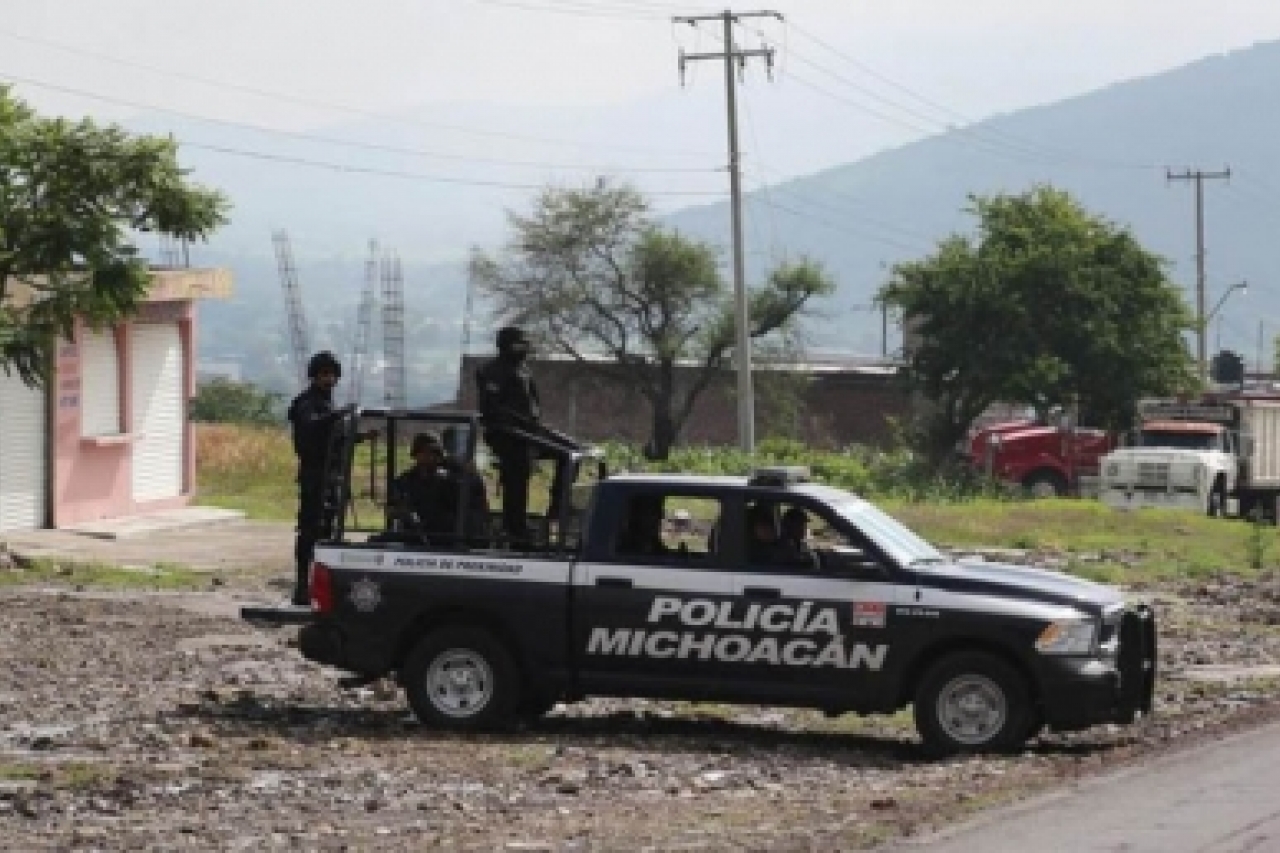 Emboscaron más de 30 sicarios a policías en Michoacán: Fiscalía