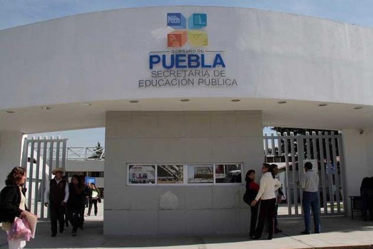 Acuerdan SEP Puebla y normalistas convocatoria para elegir a director