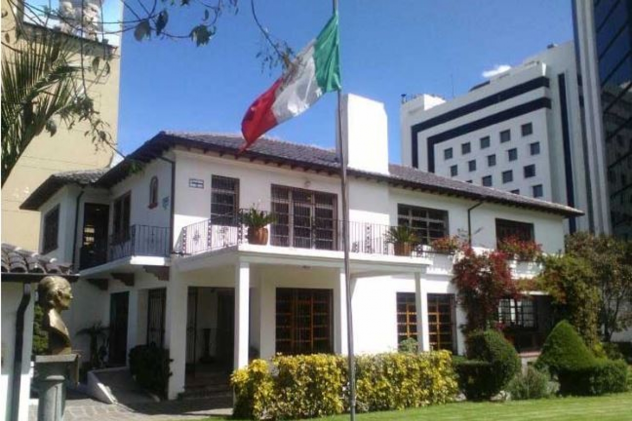 Piden asilo 3 asambleístas de Ecuador y sus parejas en embajada mexicana