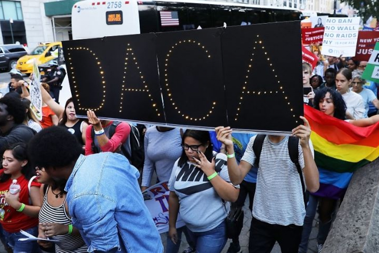 Gobierno de Trump no puede cancelar DACA; corte falla a favor de programa