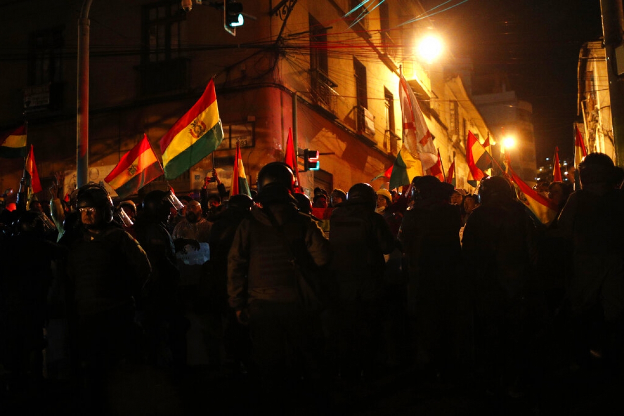 Policía abandona custodia de casa de gobierno en Bolivia