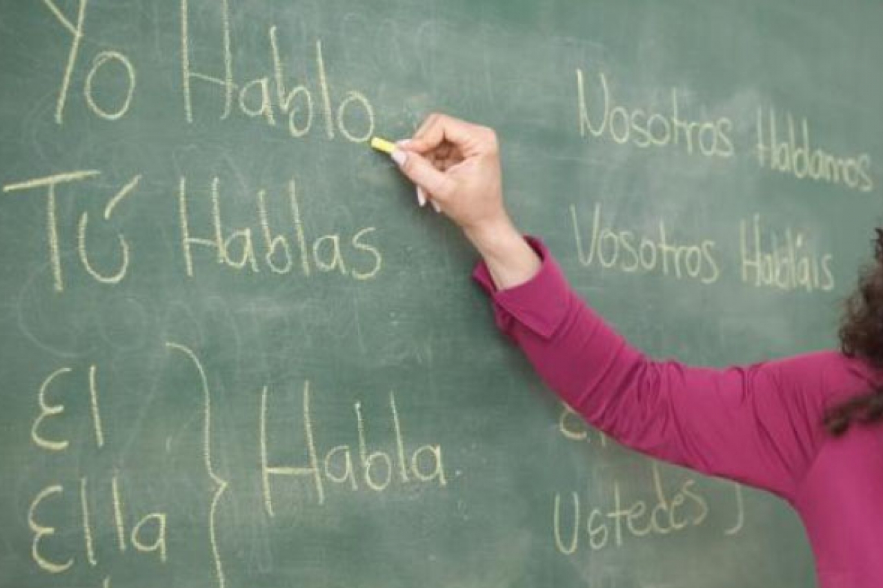 Busca EU maestros de español; ofrecen más de un millón de pesos