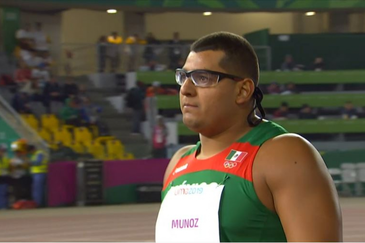 Uziel Muñoz lanza la bala a 19.29 metros con dedicatoria olímpica