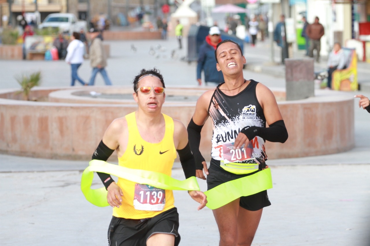 Participan más de mil corredores en Carrera Binacional