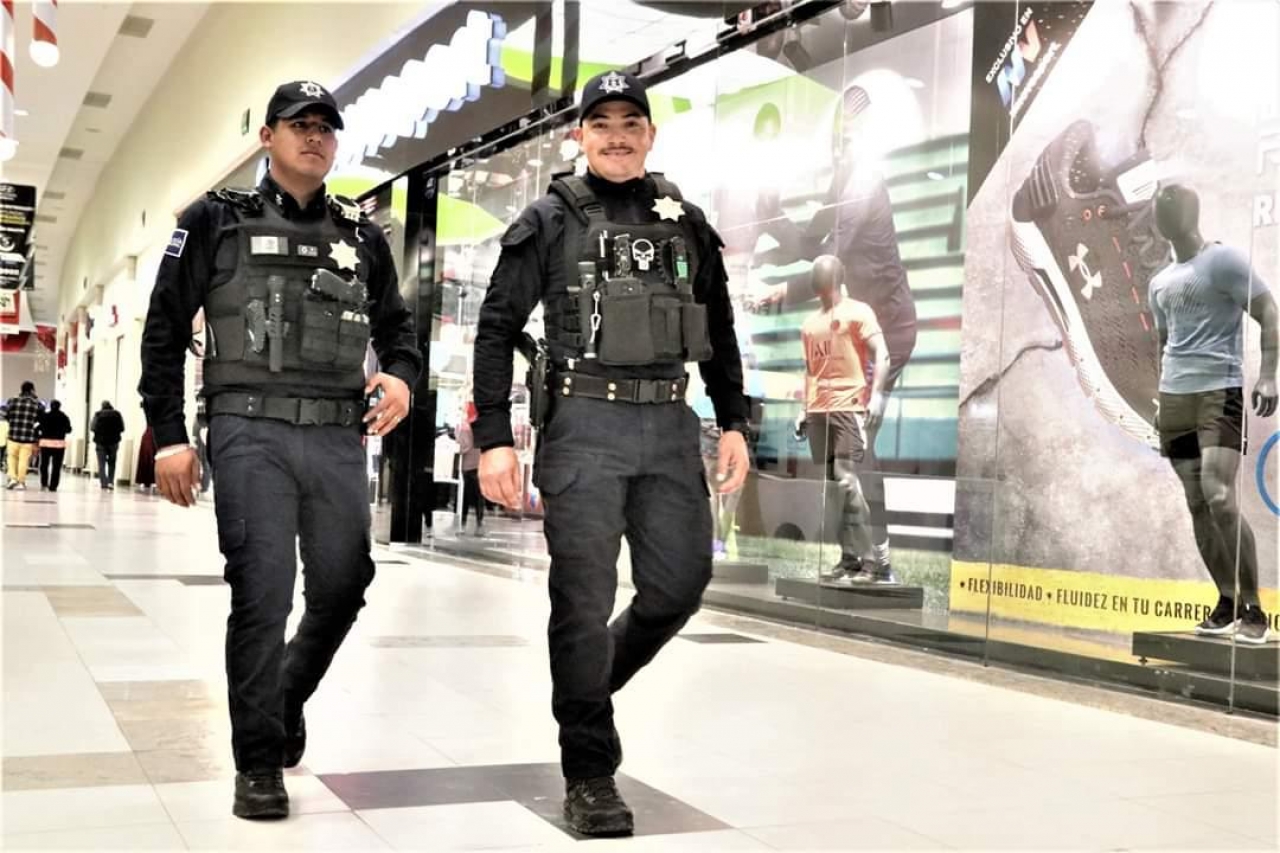 Vigilan más de mil policías los centros comerciales
