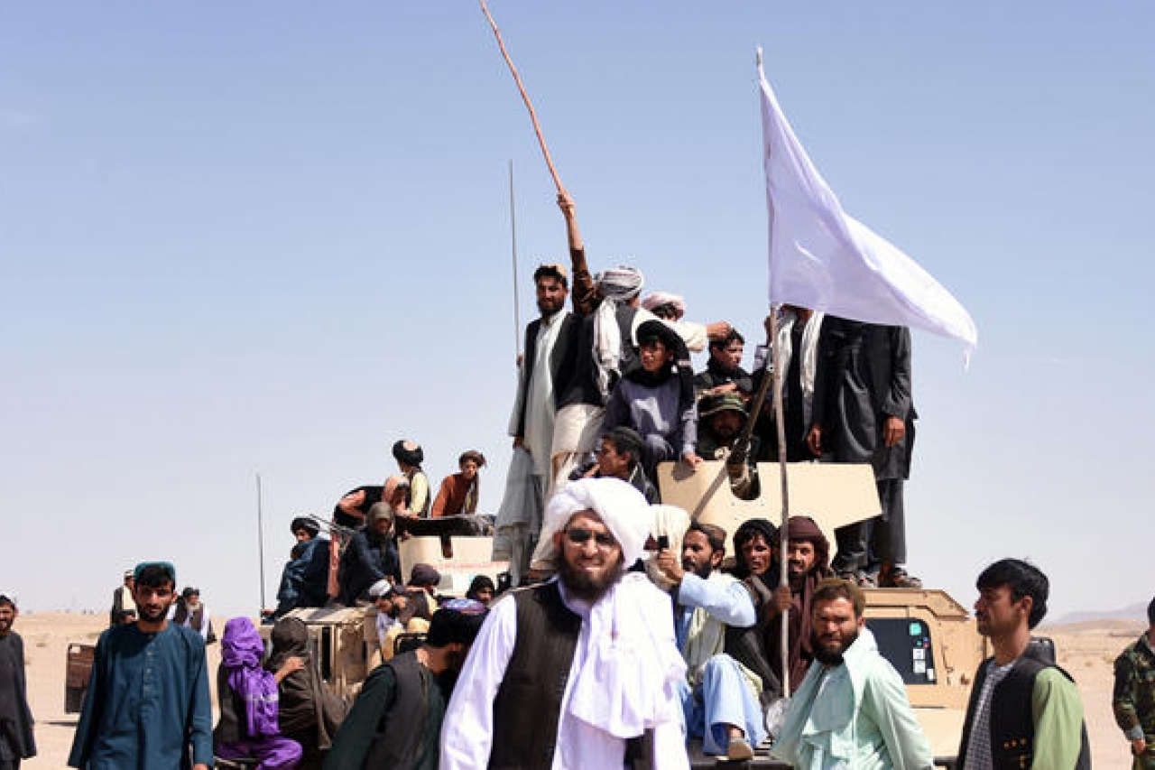Liberan talibanes a 2 rehenes capturados desde 2016