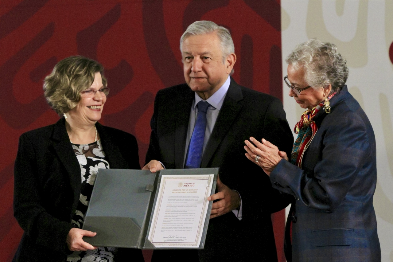 Firma López Obrador Acuerdo Nacional por la Igualdad
