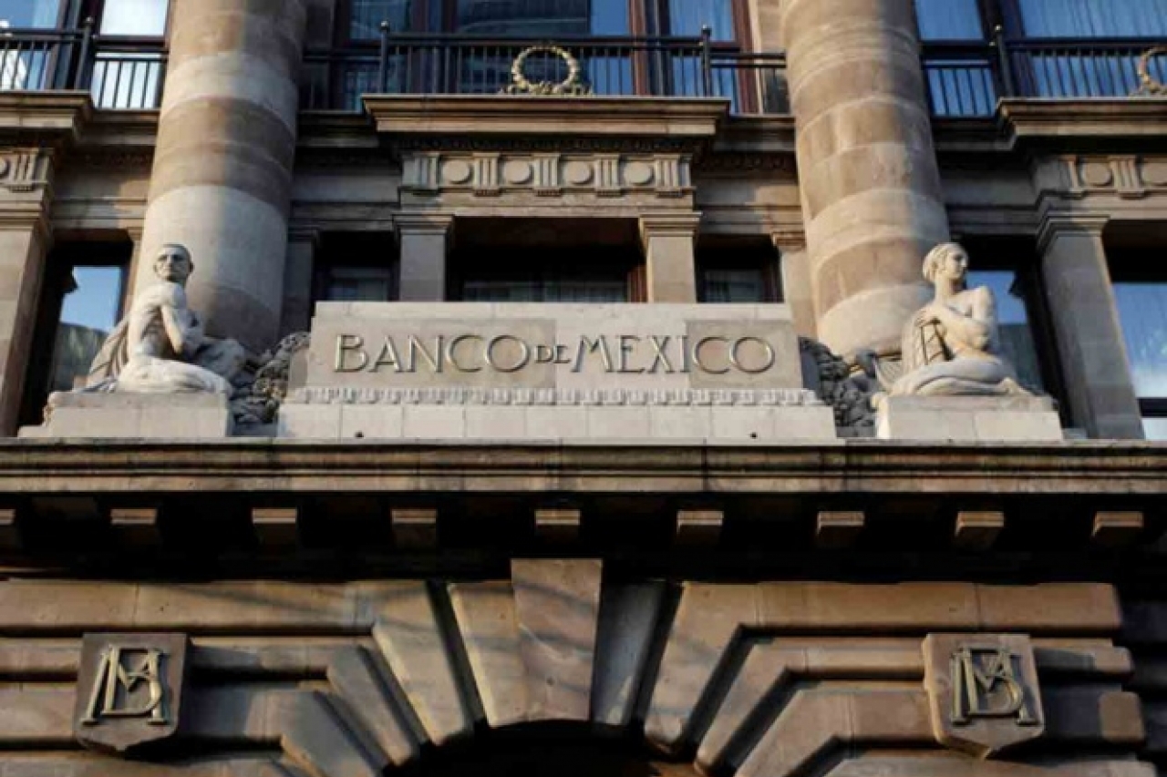 Tendrá Banxico dos recortes más en la tasa de interés, estima calificadora