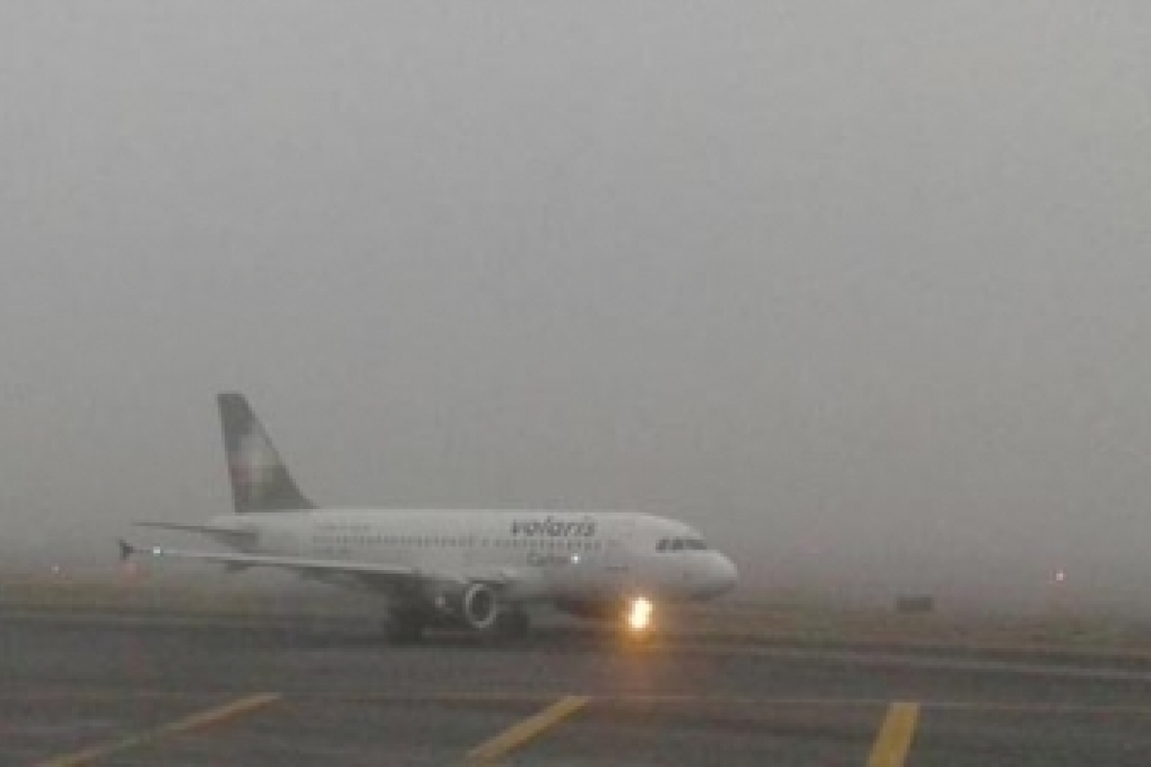 Suspende operaciones aeropuerto de Monterrey por niebla