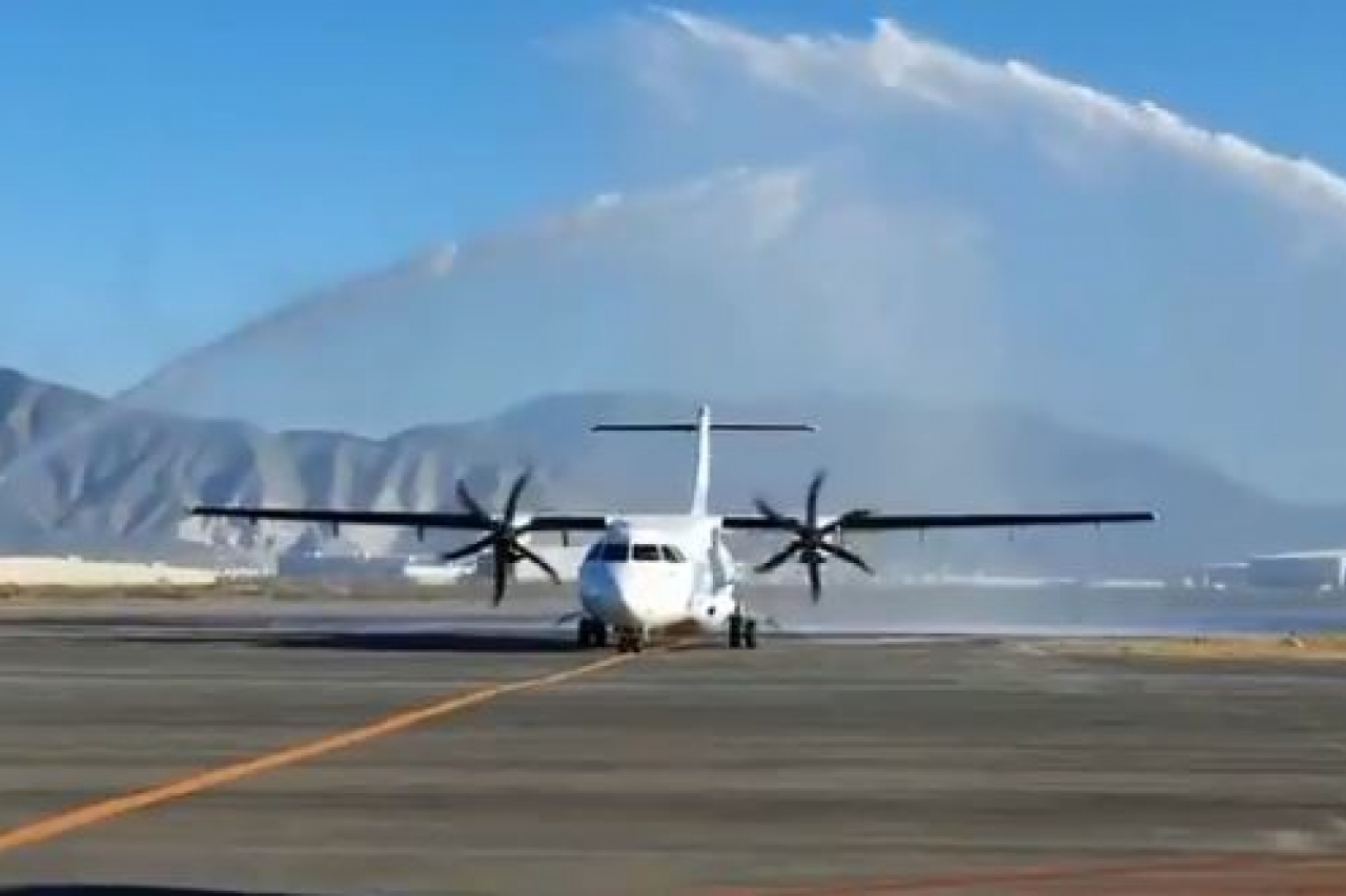 'Bautizan' nuevo vuelo de Saltillo a la CDMX