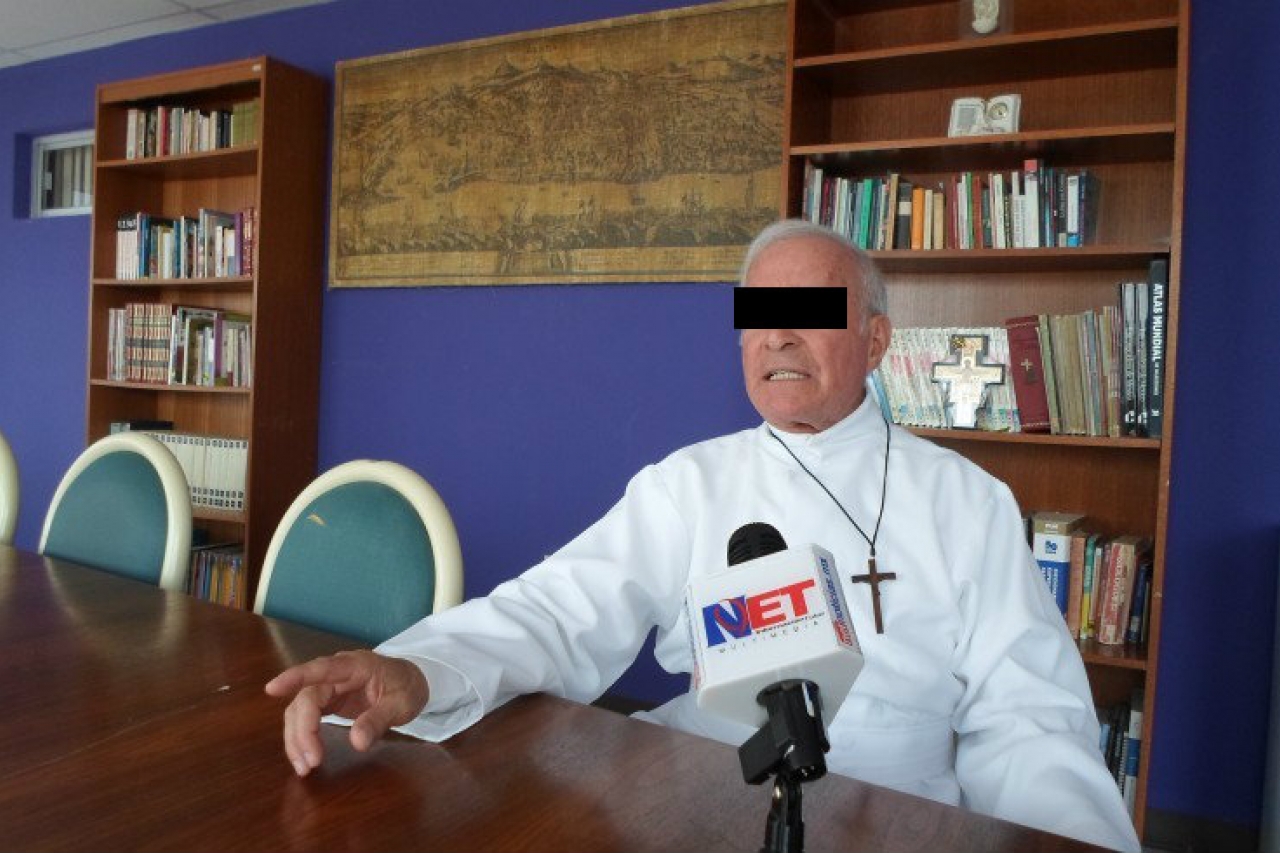 Postergan audiencia de padre Aristeo, acusado de violación sexual