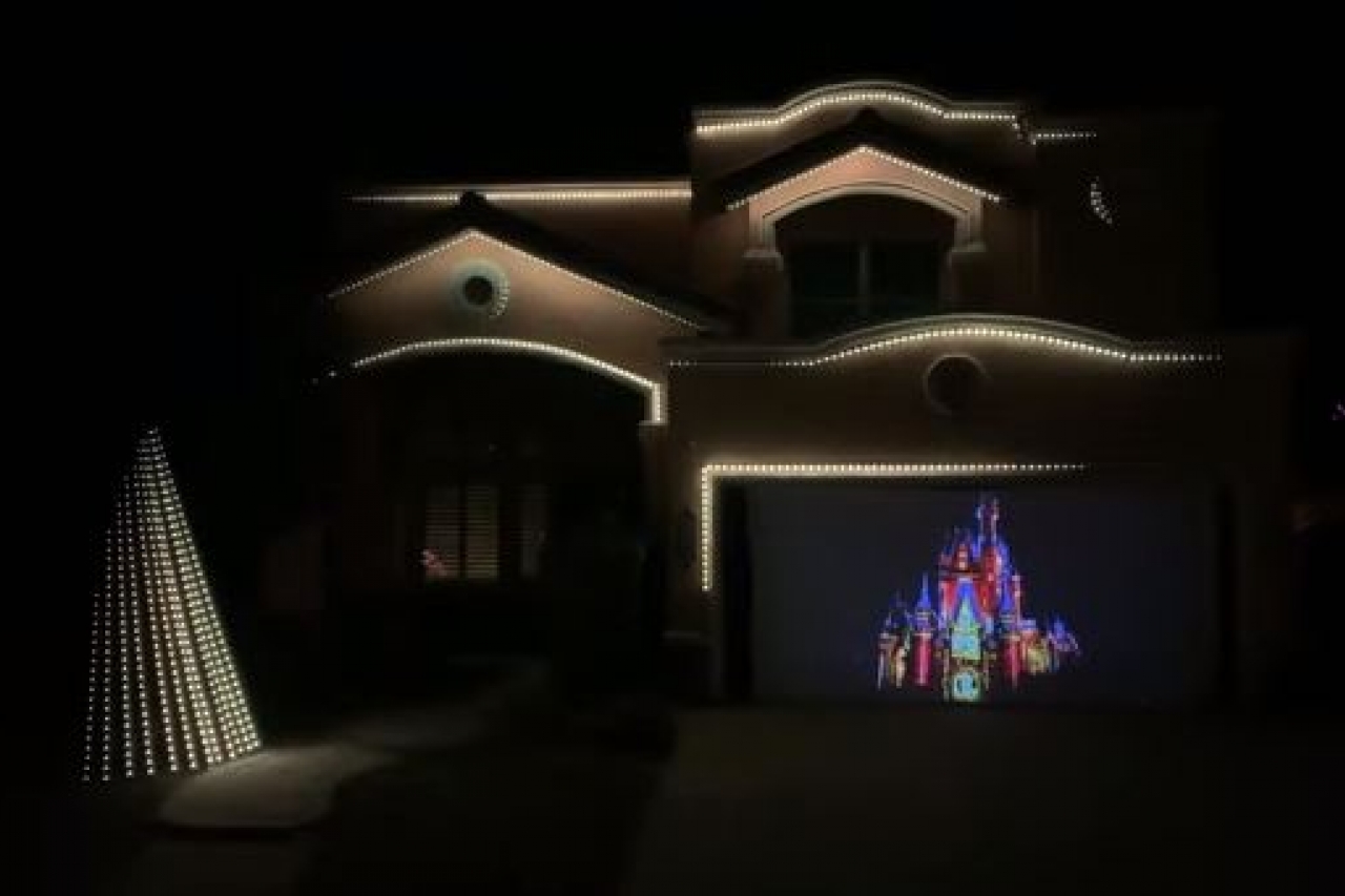 Arman impresionante espectáculo de luces inspirado en Disney