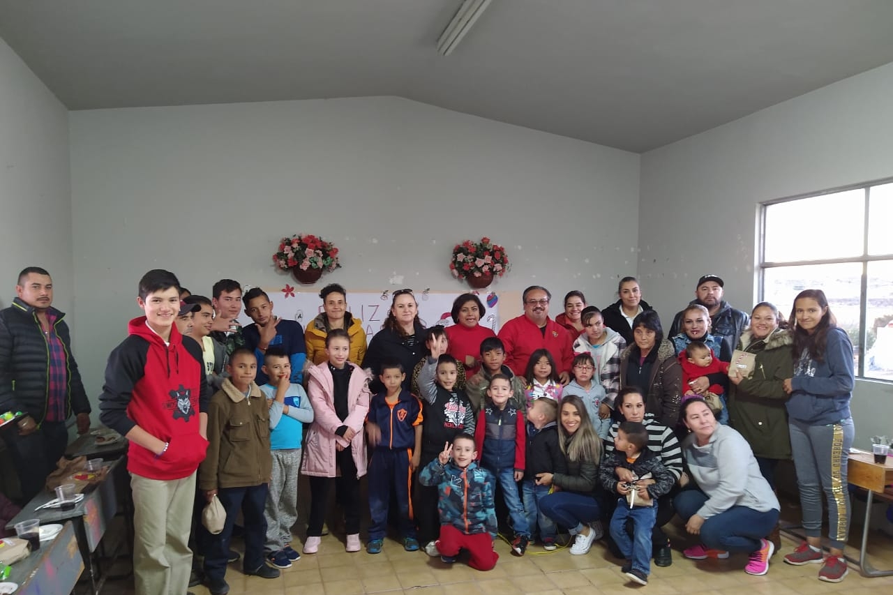 Llevan posadas navideñas a niños de Cuauhtémoc