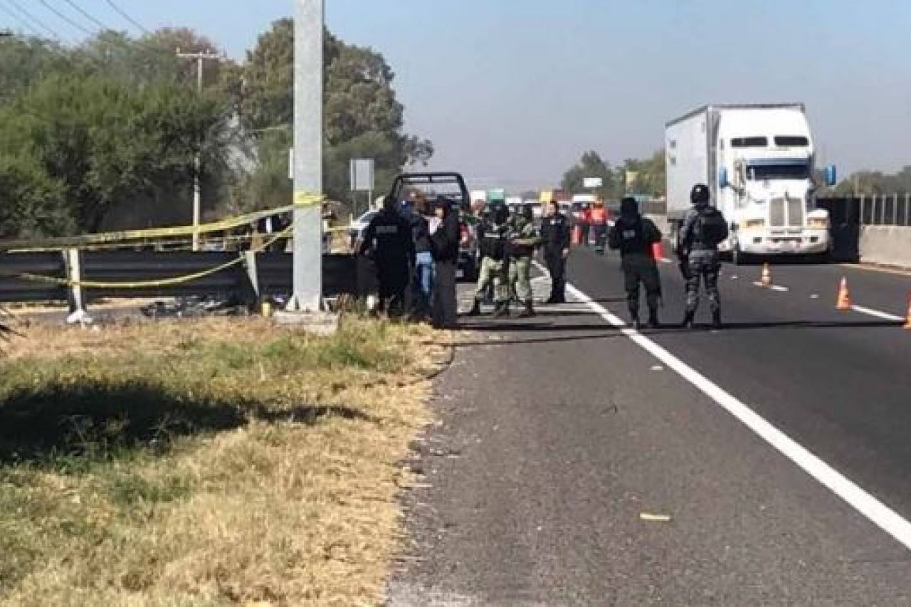 Hallan restos humanos en bolsas en carretera a Salamanca-Celaya