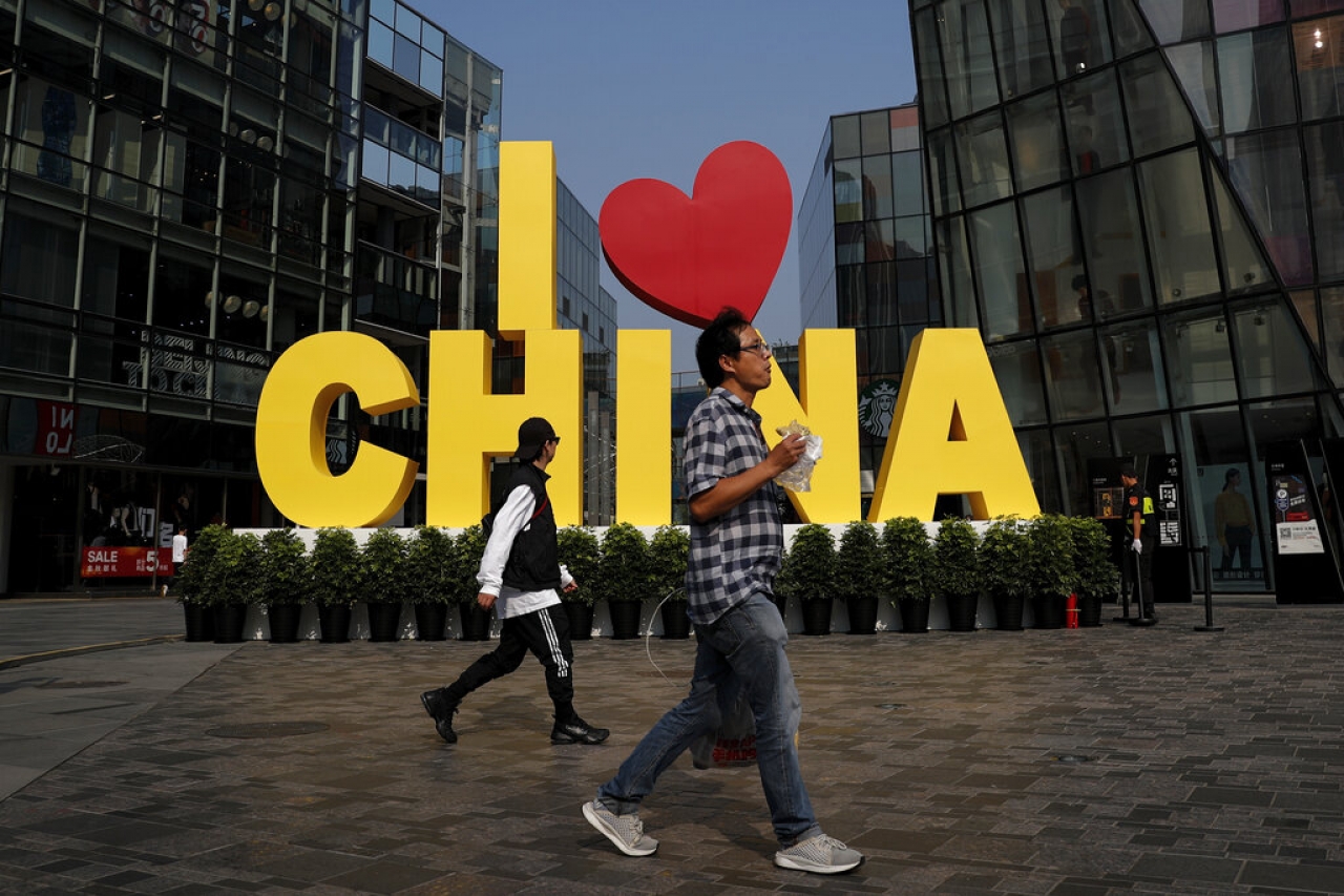 Celebra China pacto preliminar en guerra comercial con EU