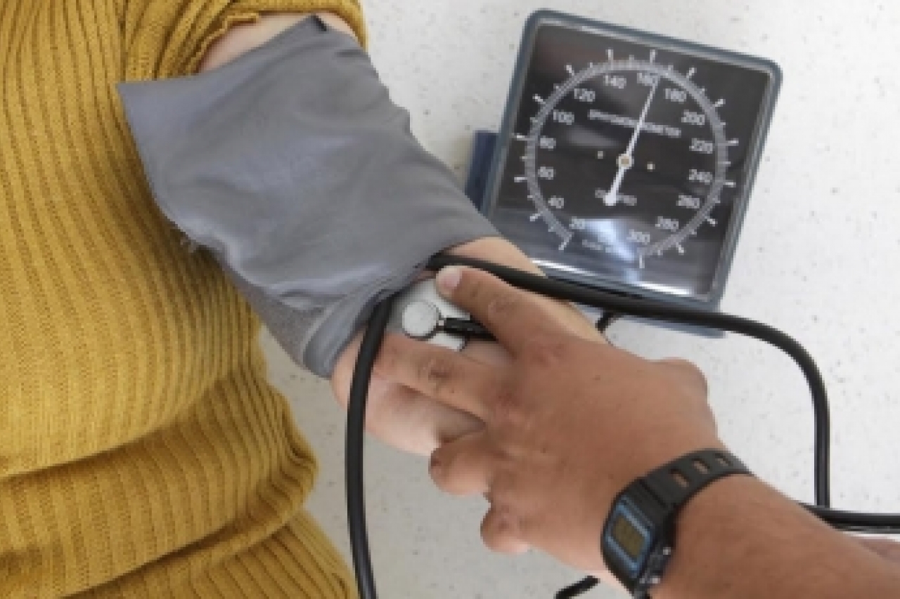 Medicamento para hipertensión ayuda a combatir daños por Covid: estudio