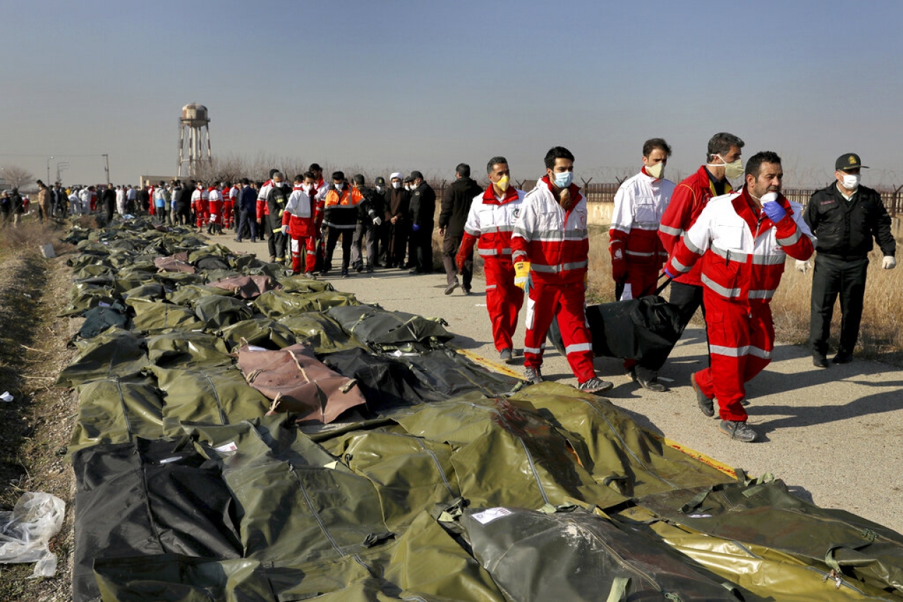 Retornan a su país cuerpos de 11 ucranianos del avión derribado por Irán
