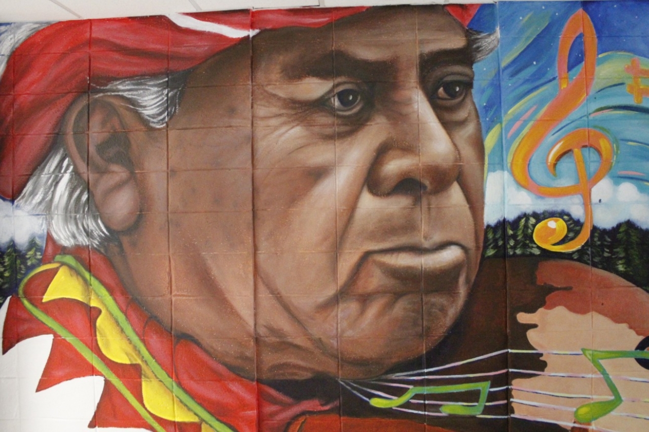 Pintan mural en honor a Erasmo Palma