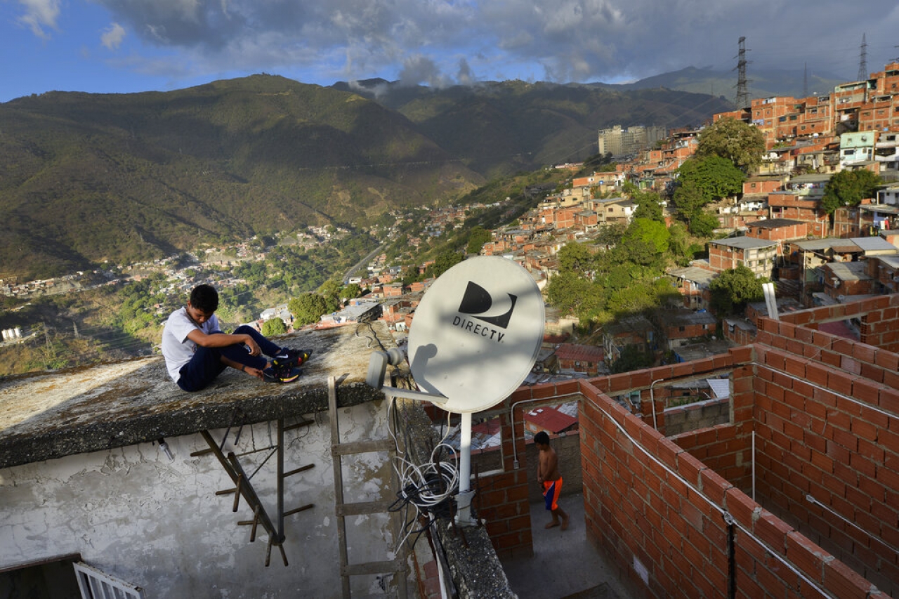Pelean DirectTV y AT&T por terreno en Venezuela