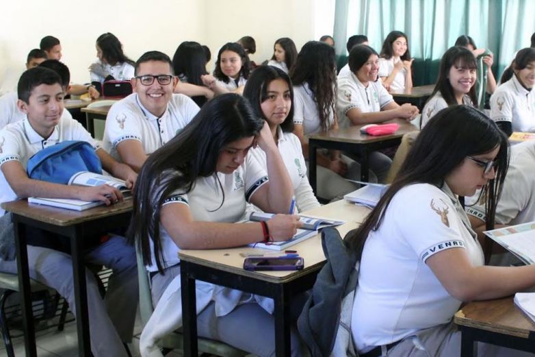 Regresan a clases alumnos del Cobach este 27 de enero